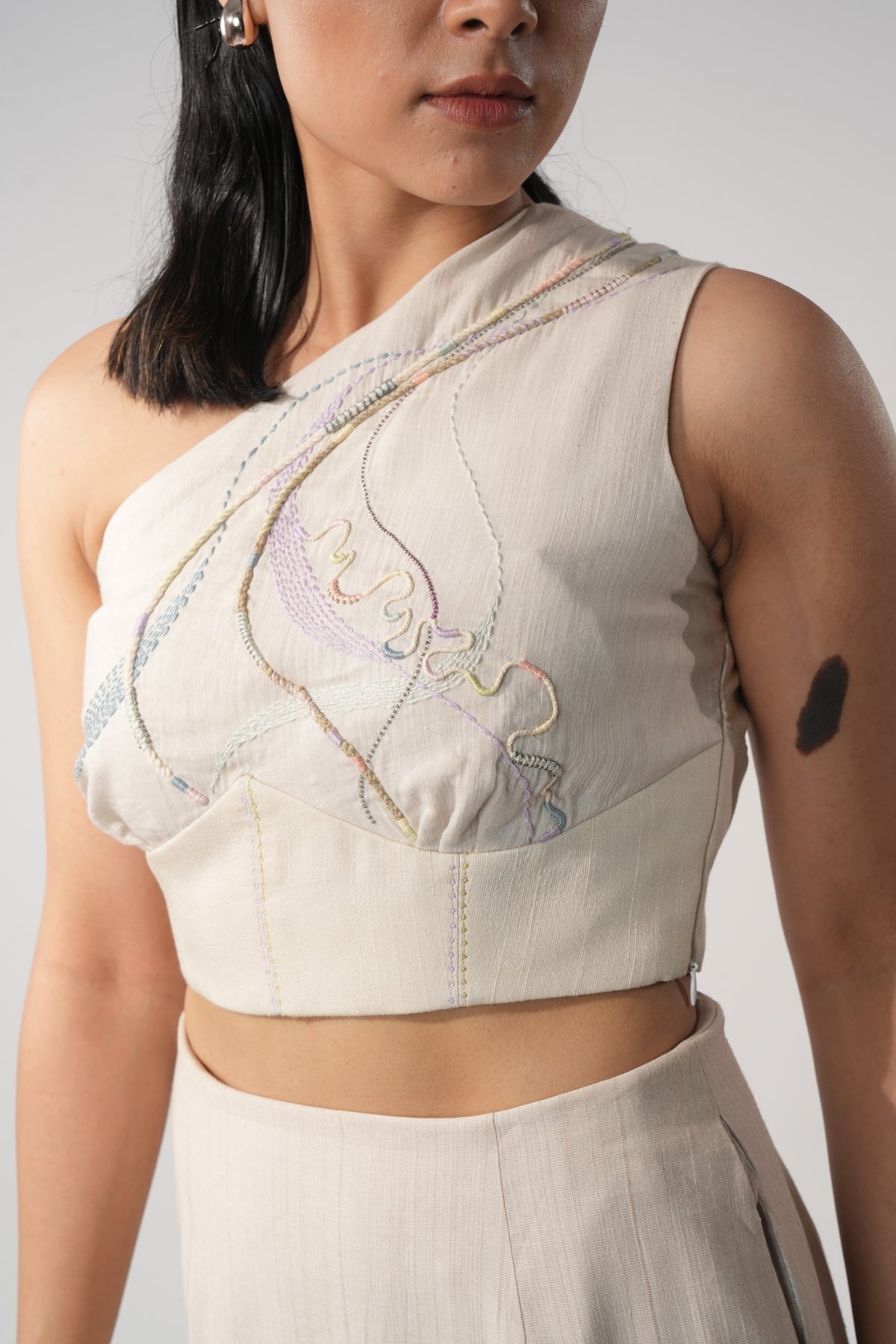 One-Shoulder Embroidered Bustier – Vine - Beige