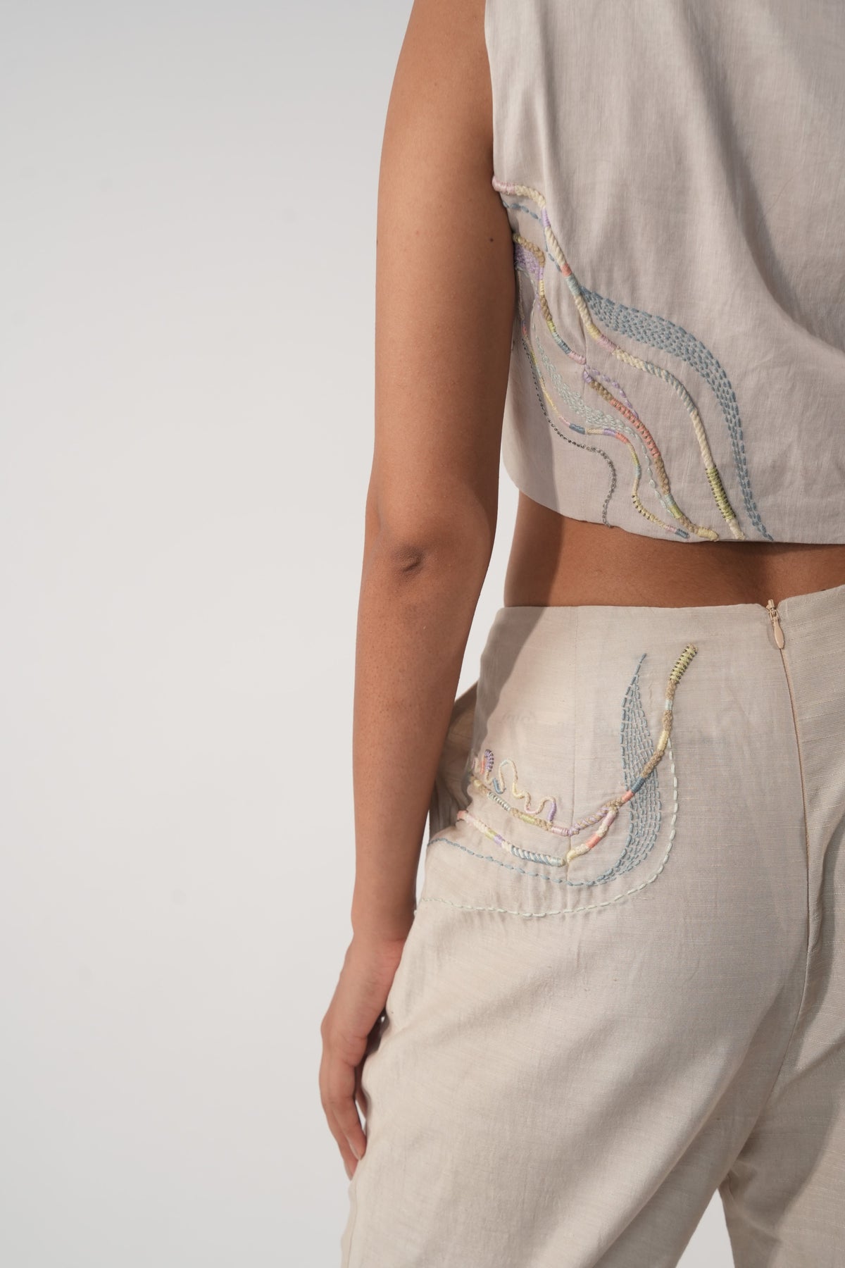 Pleated Narrow Trousers – Blade - Beige