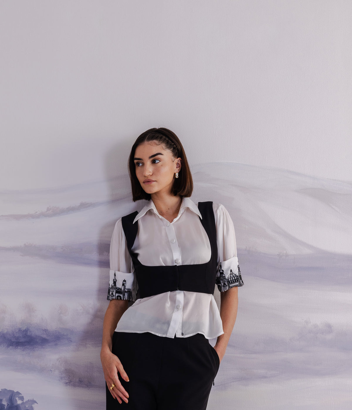 Cropped Hook Front Vest – Latin - Black