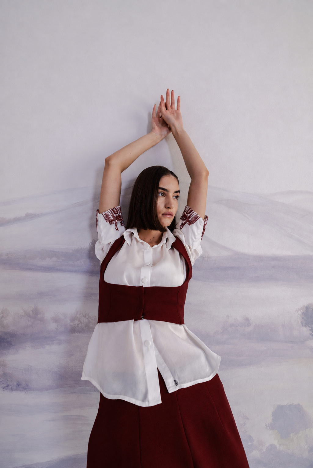 Cropped Hook Front Vest – Latin - Wine