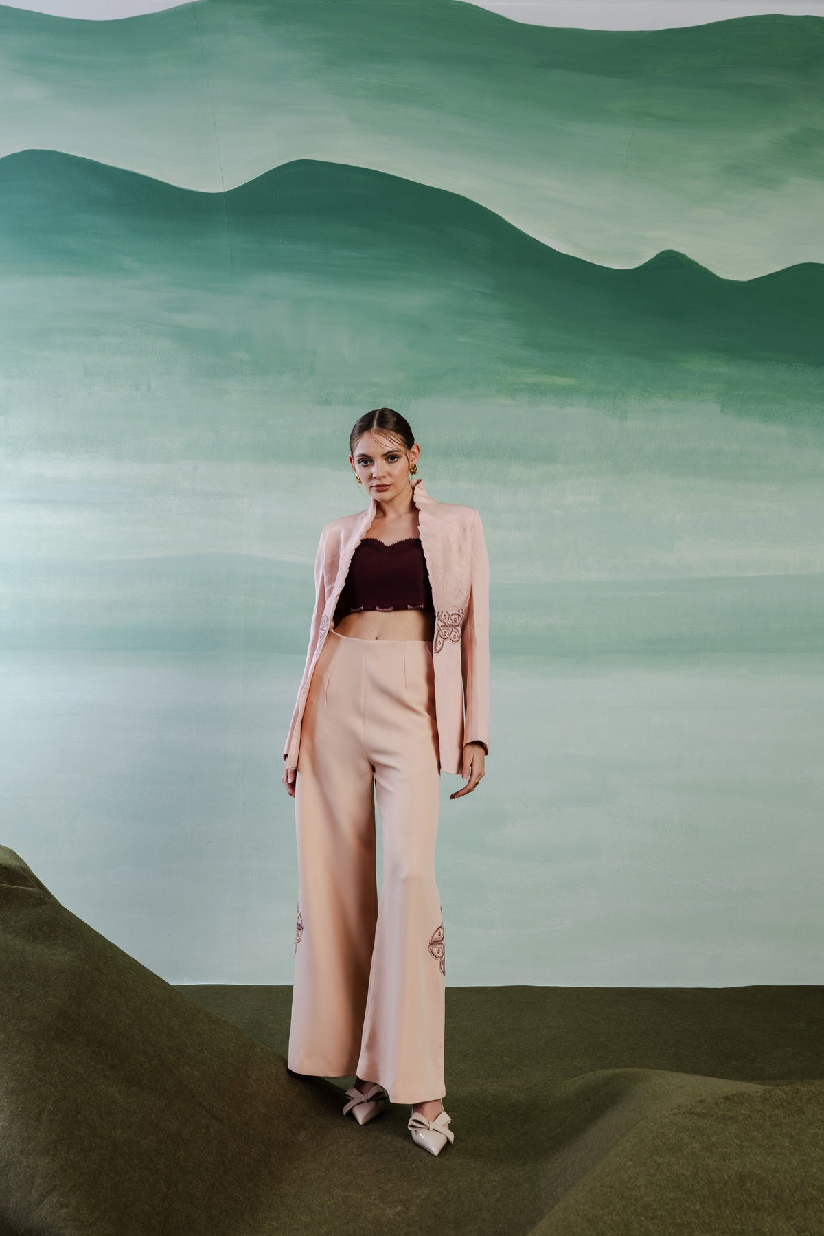Knee Embroidered Trousers – Trinitaria - Pinkish Brown