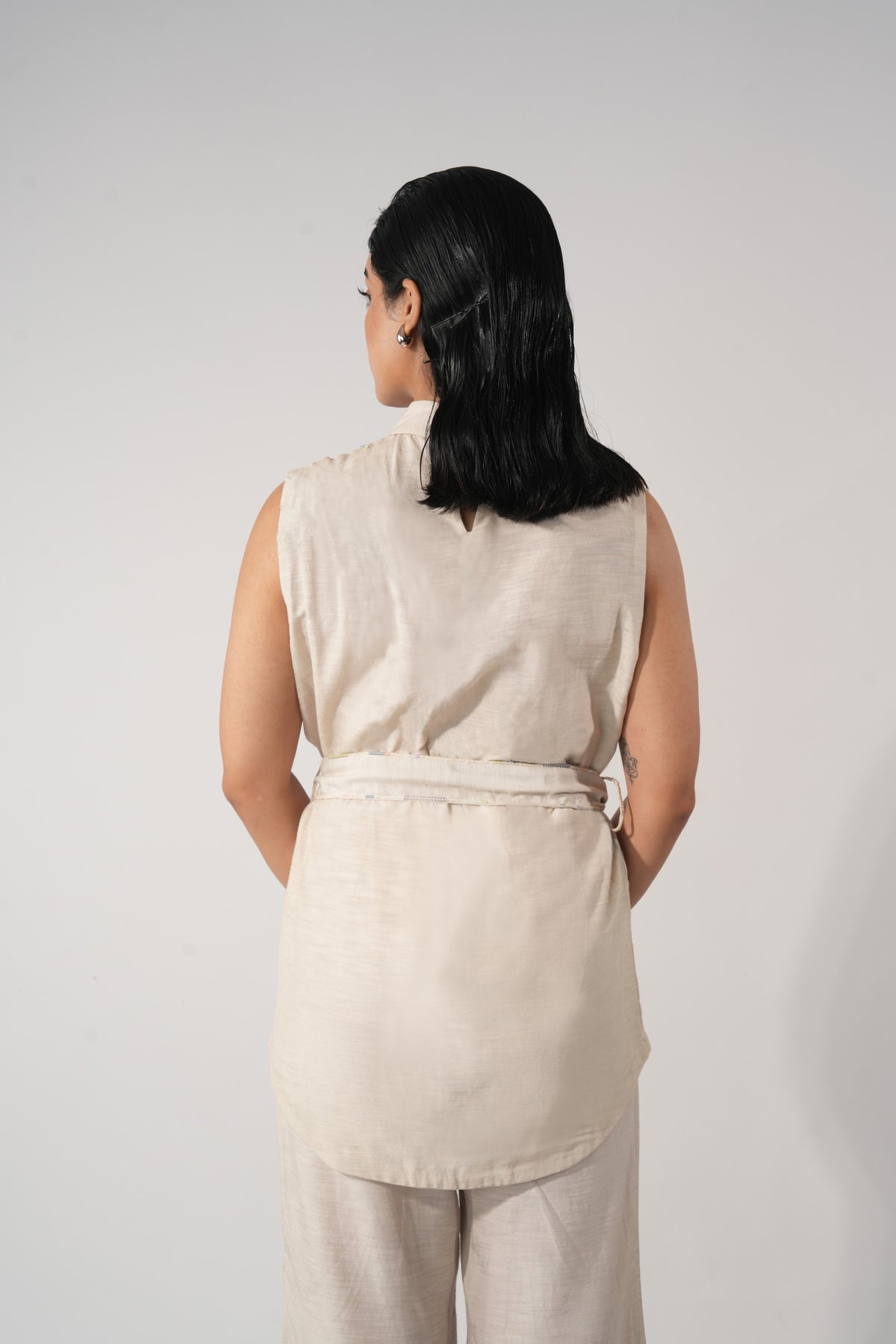 Sleeveless Keyhole Top – Harvest - Beige