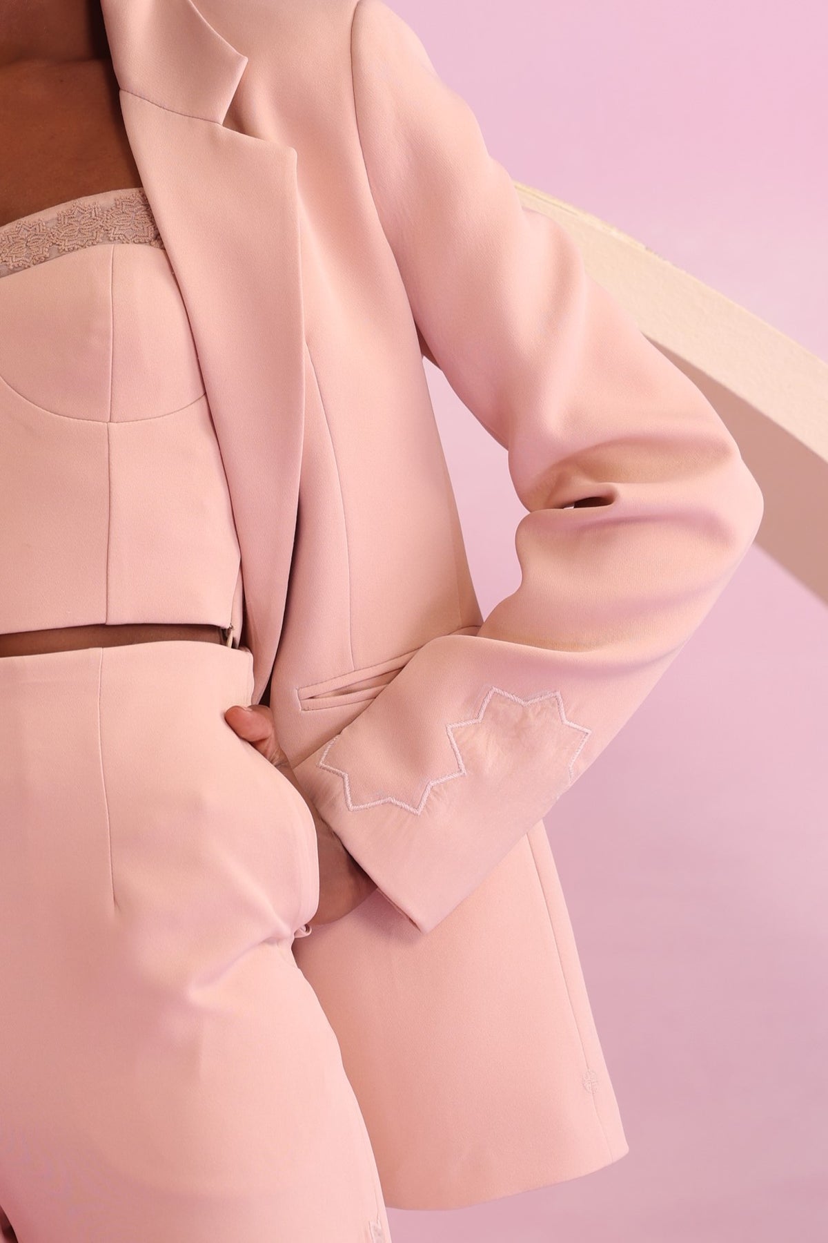 Single-Breasted Embroidered Blazer – Arboreal Elegance - Peach