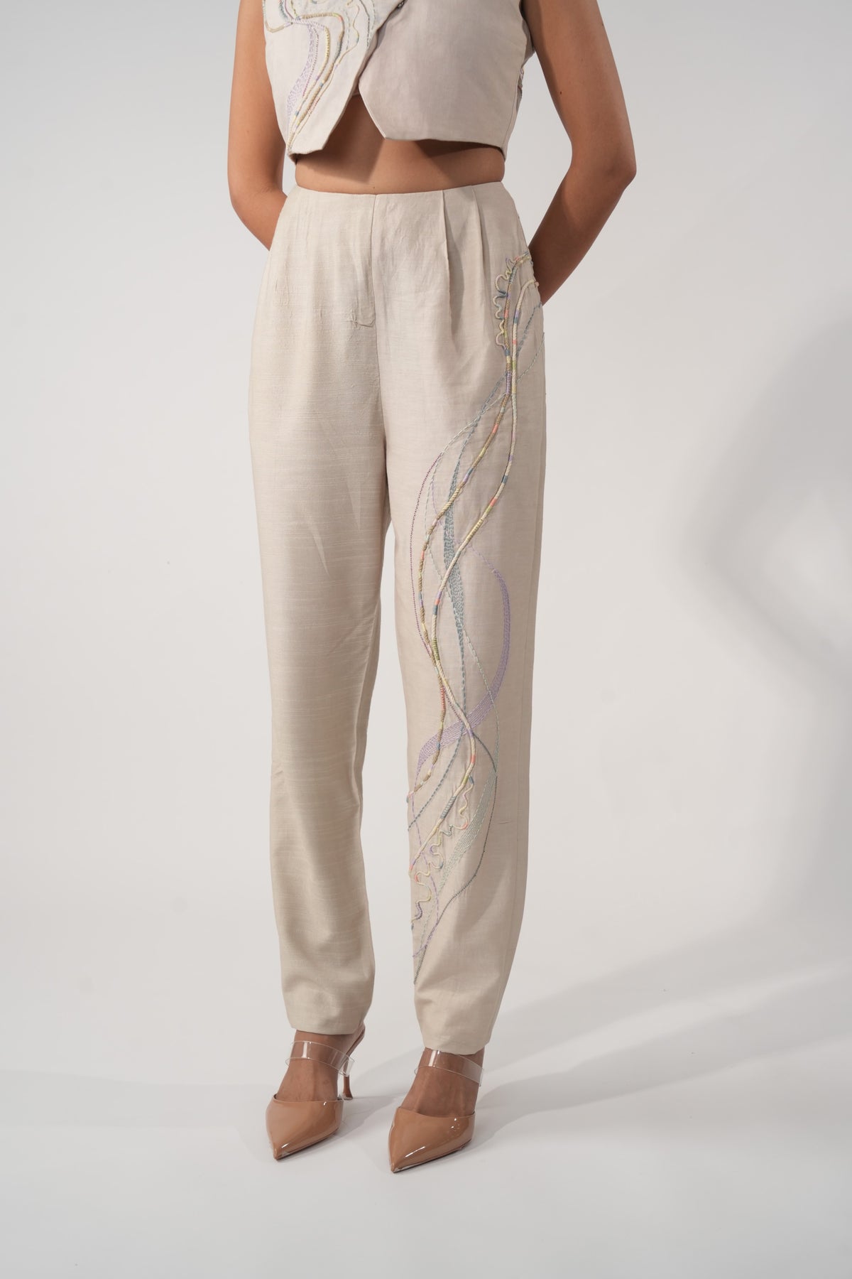 Pleated Narrow Trousers – Blade - Beige