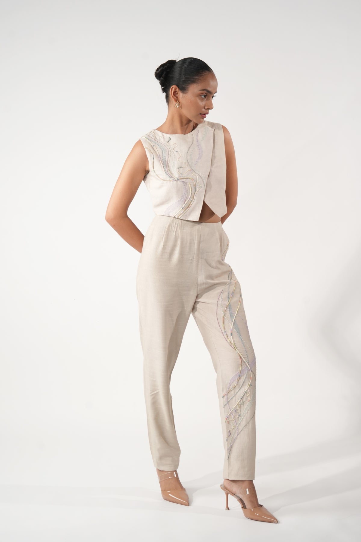Pleated Narrow Trousers – Blade - Beige