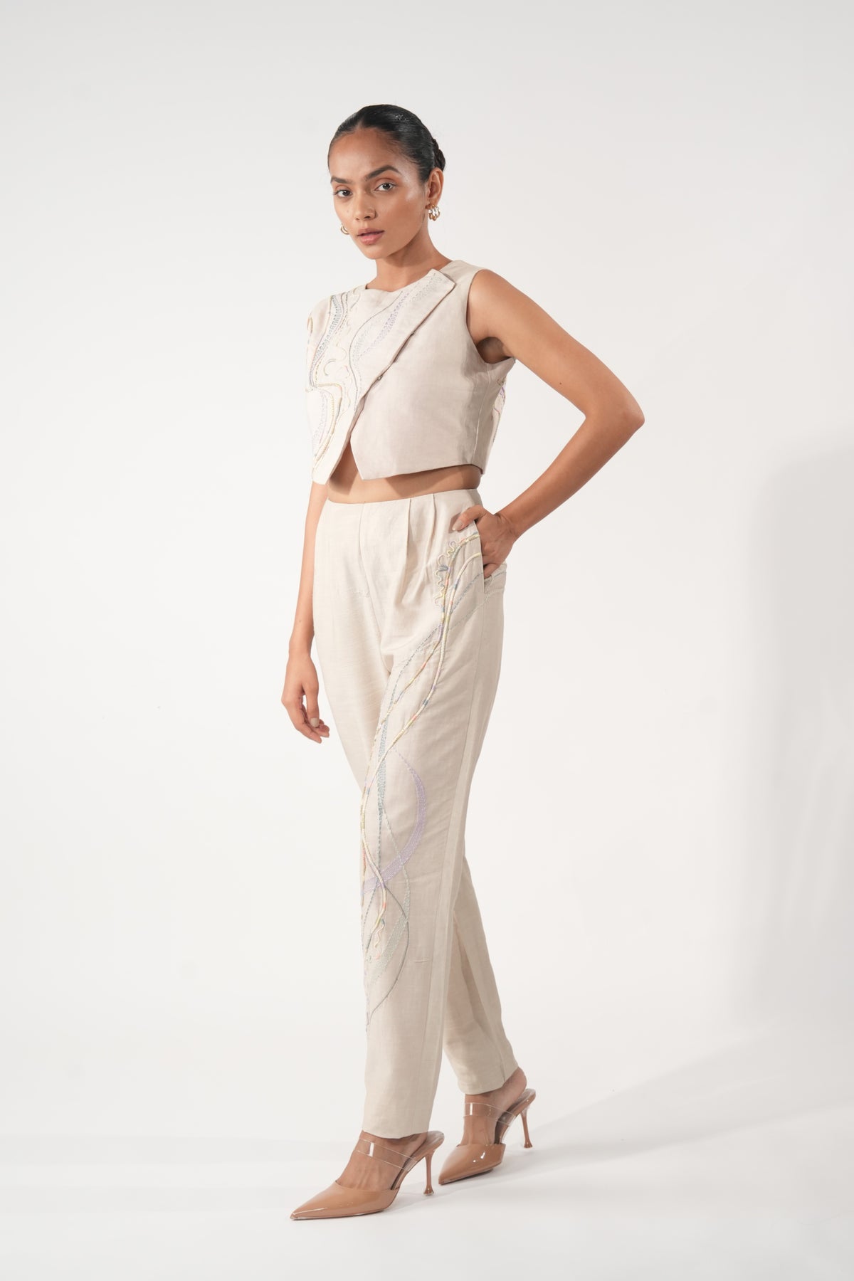 Pleated Narrow Trousers – Blade - Beige