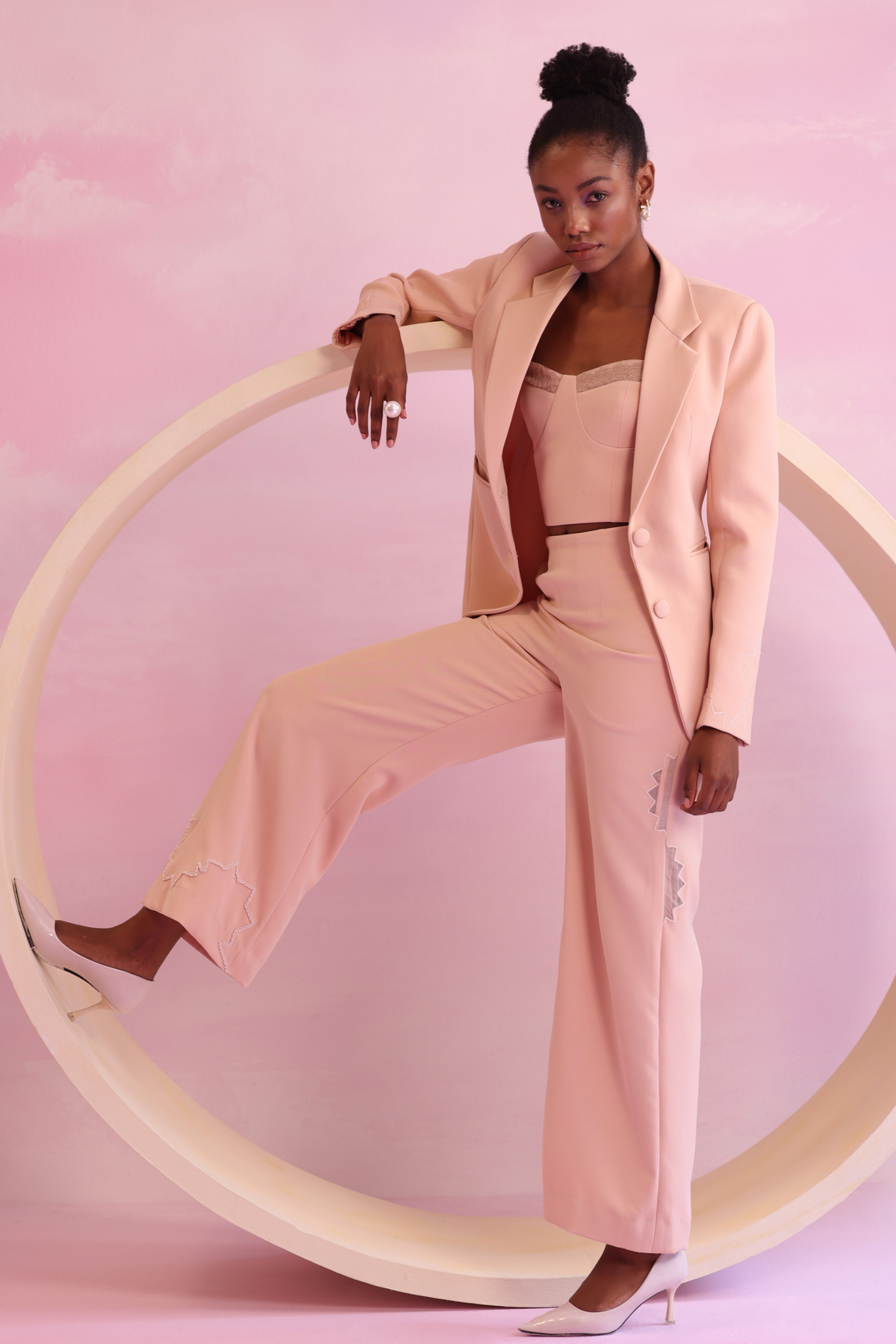 Single-Breasted Embroidered Blazer – Arboreal Elegance - Peach